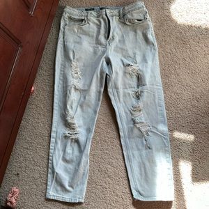 Light Wash Ripped Jeans